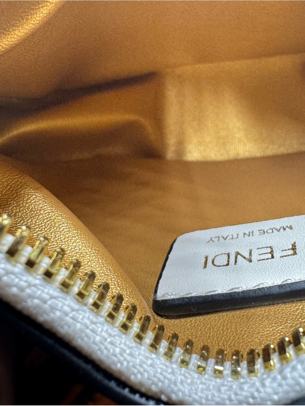 White Leather Mini Bag; No Brand - Picture 6 of 8
